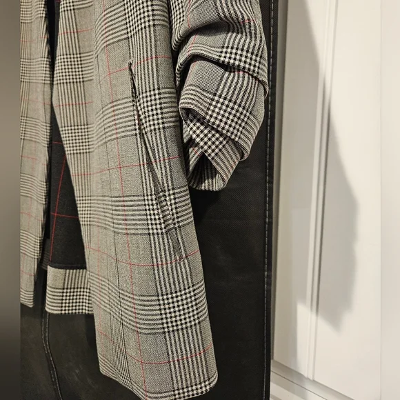 Blazer - Picture 3 of 4